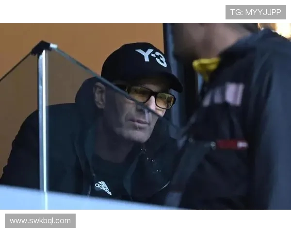 齐内丁·齐达内:从足球天才到世界级教练的传奇人生与成就解析 齐内丁·齐达内:从足球天才到世界级教练的传奇人生与成就解析